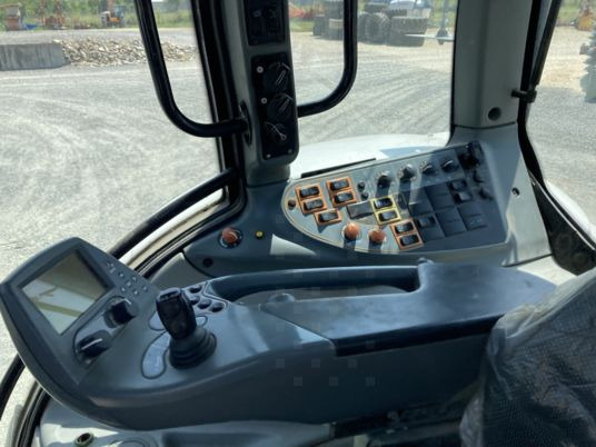 Valtra T 152 - Farm tractor: picture 2 Valtra T 152 - Farm tractor: picture 2