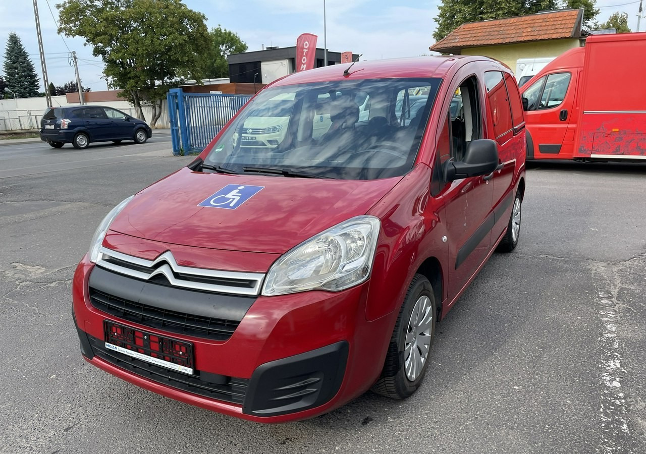 Citroen Berlingo II Berlingo 1.6 do przewozu Niepełnosprawnych inwalida rampa 2018 - Car: picture 5 Citroen Berlingo II Berlingo 1.6 do przewozu Niepełnosprawnych inwalida rampa 2018 - Car: picture 5