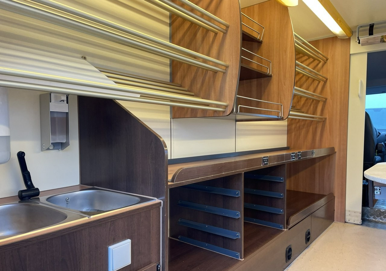 Fiat Ducato Autosklep piecz Gastronomiczny Food Truck Foodtruck sklep 132tkm Bor - Vending truck: picture 4 Fiat Ducato Autosklep piecz Gastronomiczny Food Truck Foodtruck sklep 132tkm Bor - Vending truck: picture 4