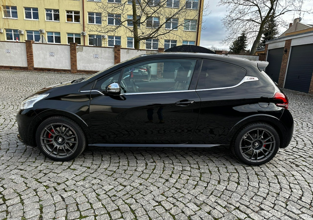 Peugeot 208 I 208GTI Sport 1.6THP 208KM Panorama Led JBL Navi Kamera OZ-Racing 201 - Hatchback: picture 5 Peugeot 208 I 208GTI Sport 1.6THP 208KM Panorama Led JBL Navi Kamera OZ-Racing 201 - Hatchback: picture 5