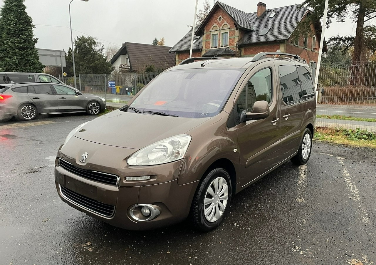 Peugeot Partner II Peugeot Partner Tepee 1.6 VTi 120KM Family Model 2013 - Estate car: picture 1 Peugeot Partner II Peugeot Partner Tepee 1.6 VTi 120KM Family Model 2013 - Estate car: picture 1