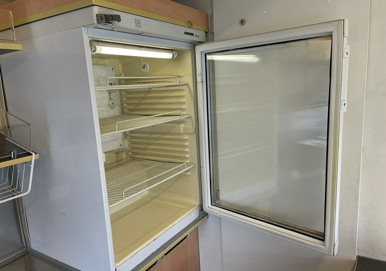 Renault Master Autosklep Wędlin RybGastronomiczny Food Truck Foodtruck Sklep bar 20 - Vending truck: picture 5 Renault Master Autosklep Wędlin RybGastronomiczny Food Truck Foodtruck Sklep bar 20 - Vending truck: picture 5