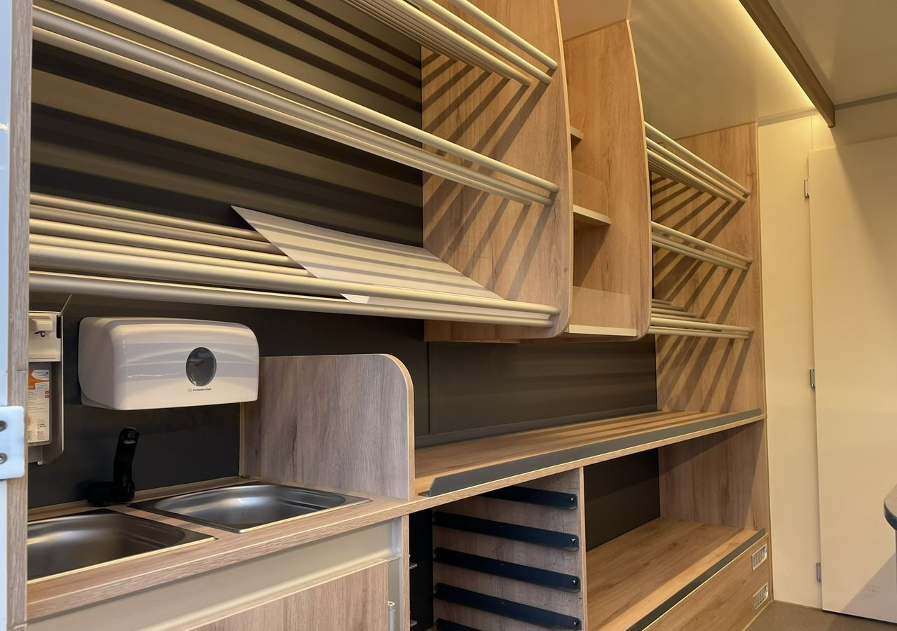 Renault Master Autosklep piec Sklep Gastronomiczny Food Truck Foodtruck bar Borco20 - Vending truck: picture 4 Renault Master Autosklep piec Sklep Gastronomiczny Food Truck Foodtruck bar Borco20 - Vending truck: picture 4