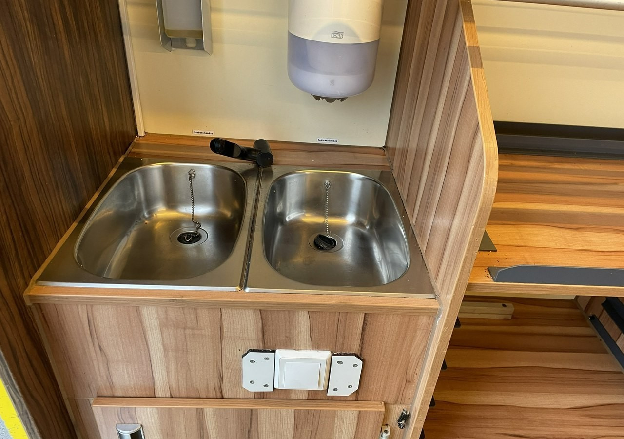 Renault Master Autosklep pieczyw Sklep Gastronomiczny Food Truck Foodtruck Borco 20 - Vending truck: picture 5 Renault Master Autosklep pieczyw Sklep Gastronomiczny Food Truck Foodtruck Borco 20 - Vending truck: picture 5