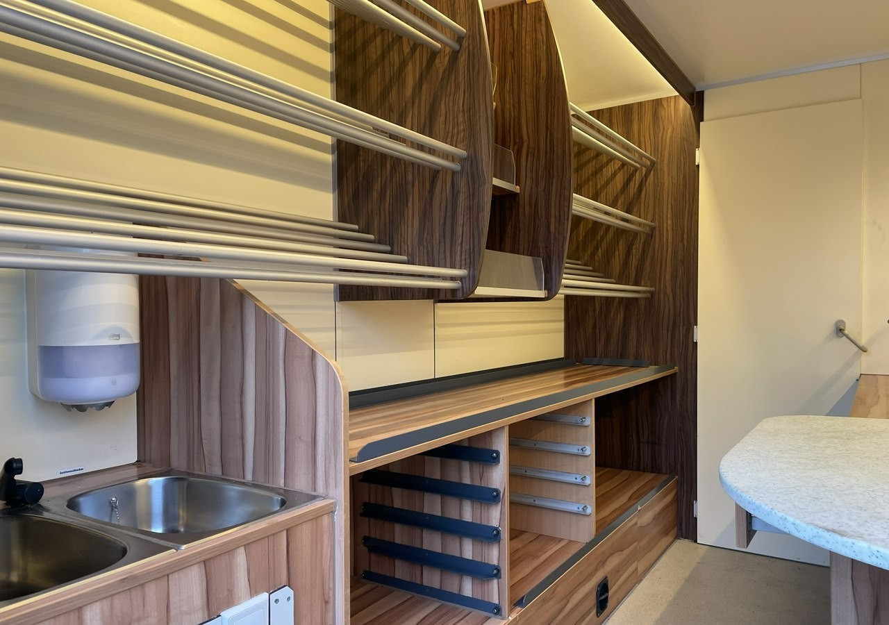 Renault Master Autosklep pieczyw Sklep Gastronomiczny Food Truck Foodtruck Borco 20 - Vending truck: picture 4 Renault Master Autosklep pieczyw Sklep Gastronomiczny Food Truck Foodtruck Borco 20 - Vending truck: picture 4