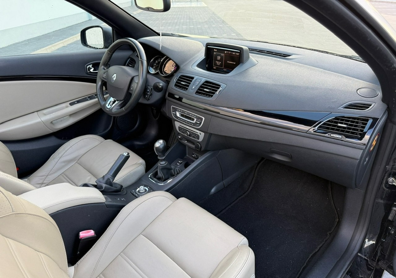 Renault Megane III Cabrio LIFT III 1.2 TCE 131 Skóra Led Navi PDC Bogate wyposażenie 20 - Convertible: picture 4 Renault Megane III Cabrio LIFT III 1.2 TCE 131 Skóra Led Navi PDC Bogate wyposażenie 20 - Convertible: picture 4