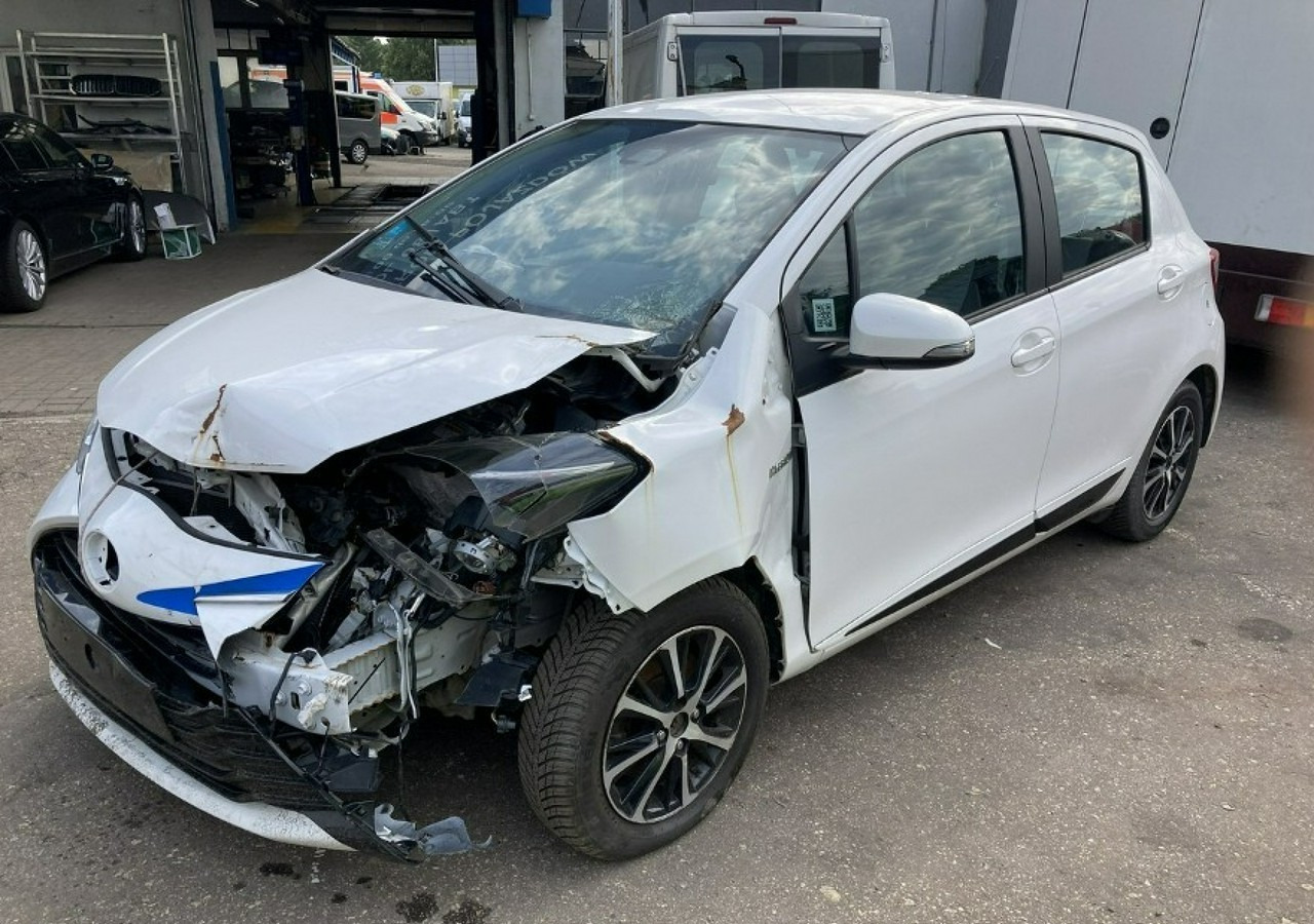 Toyota Yaris III Toyota Yaris Hybrid 1.5 VVT-i Y20 Model 2019 Salon PL - Hatchback: picture 5 Toyota Yaris III Toyota Yaris Hybrid 1.5 VVT-i Y20 Model 2019 Salon PL - Hatchback: picture 5