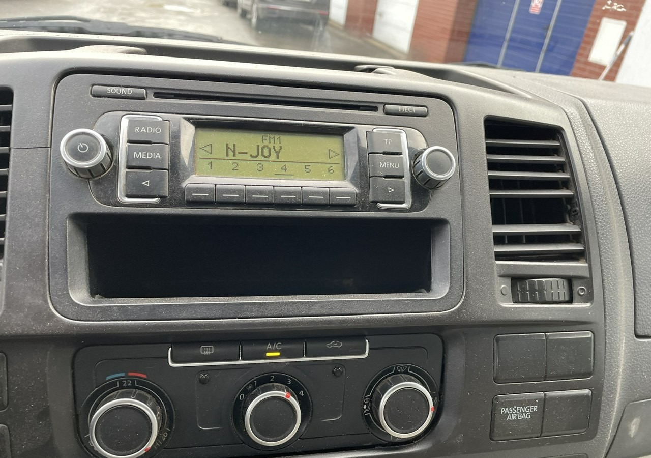 Volkswagen Transporter Transporter T5 Dokka doka brygadówka Klima 2012 - Open body delivery van, Combi van: picture 4 Volkswagen Transporter Transporter T5 Dokka doka brygadówka Klima 2012 - Open body delivery van, Combi van: picture 4