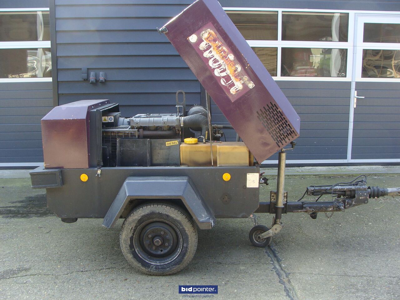 INGERSOLL RAND - Air compressor: picture 1 INGERSOLL RAND - Air compressor: picture 1