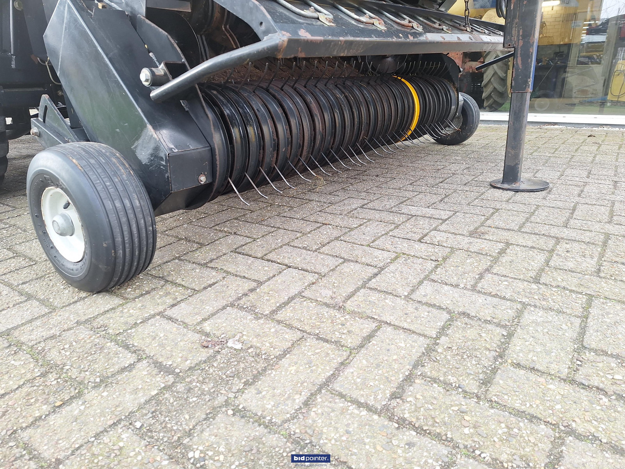 New Holland BR560A pers wikkel combinatie - Round baler, Bale wrapper: picture 2 New Holland BR560A pers wikkel combinatie - Round baler, Bale wrapper: picture 2