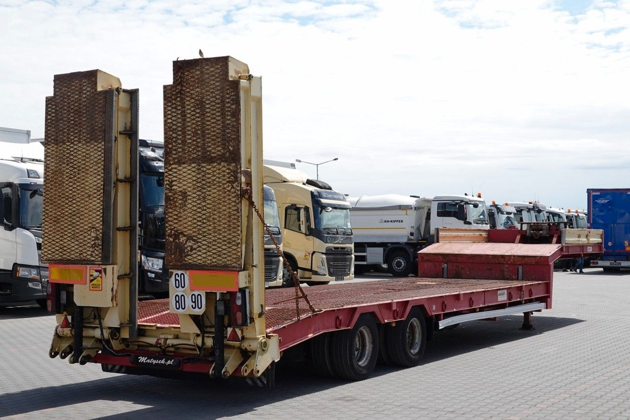 LAWETA NISKOPODWOZIOWA / NAJAZDY HYDRAULICZNE / - Low loader semi-trailer: picture 5 LAWETA NISKOPODWOZIOWA / NAJAZDY HYDRAULICZNE / - Low loader semi-trailer: picture 5
