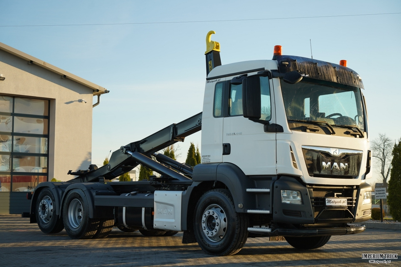 MAN TGS 26.440 / HAKOWIEC / MARREL AL TAM 20U / 20 T / 6x2 / OŚ SKRĘTNA PODNOSOZNA / OPONY 100% / EURO 6 - Hook lift truck: picture 1 MAN TGS 26.440 / HAKOWIEC / MARREL AL TAM 20U / 20 T / 6x2 / OŚ SKRĘTNA PODNOSOZNA / OPONY 100% / EURO 6 - Hook lift truck: picture 1