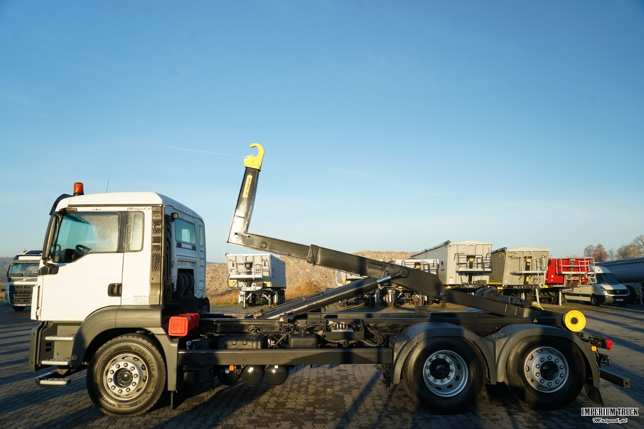 MAN TGS 26.440 / HAKOWIEC / MARREL AL TAM 20U / 20 T / 6x2 / OŚ SKRĘTNA PODNOSOZNA / OPONY 100% / EURO 6 - Hook lift truck: picture 4 MAN TGS 26.440 / HAKOWIEC / MARREL AL TAM 20U / 20 T / 6x2 / OŚ SKRĘTNA PODNOSOZNA / OPONY 100% / EURO 6 - Hook lift truck: picture 4