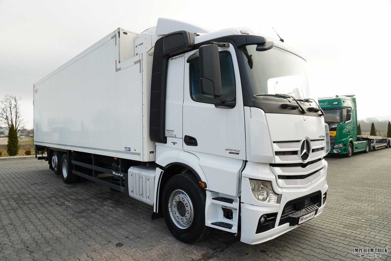 MERCEDES ACTROS 2542 / 6X2 / CHŁODNIA / SOLÓWKA / AGREGAT THERMO KING T-1000R / WINDA / OŚ PODNOSZONA SKRĘTNA / EURO 5 - Refrigerator truck: picture 5 MERCEDES ACTROS 2542 / 6X2 / CHŁODNIA / SOLÓWKA / AGREGAT THERMO KING T-1000R / WINDA / OŚ PODNOSZONA SKRĘTNA / EURO 5 - Refrigerator truck: picture 5