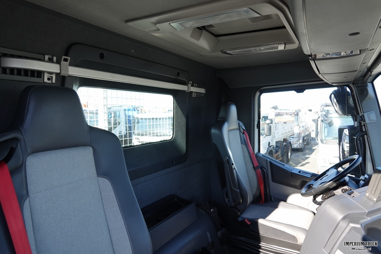 Dropside/ Flatbed truck, Crane truck RENAULT C 430 / 8x4 / SKRZYNIOWY 7 M + HDS PALFINGER 33002 -wysów: 14,5 M / UDŹWIG 9800 KG / STEROWANIE RADIOWE / ROTATOR / EURO 6: picture 40