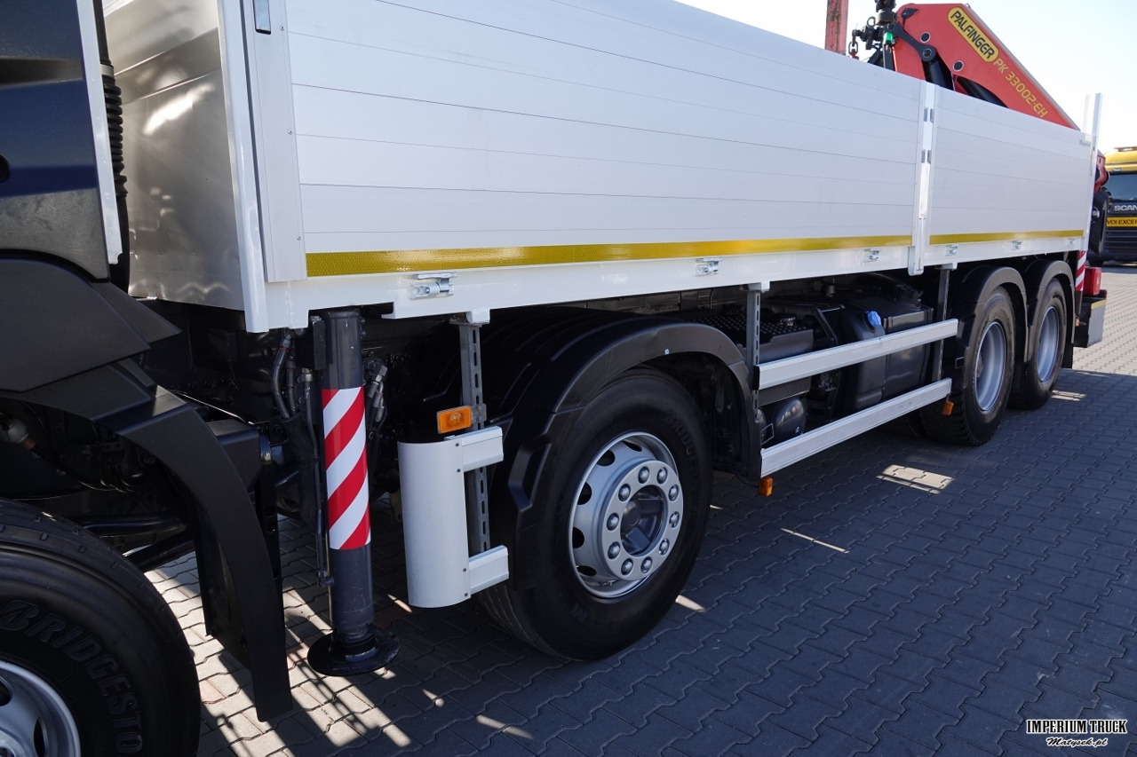 Dropside/ Flatbed truck, Crane truck RENAULT C 430 / 8x4 / SKRZYNIOWY 7 M + HDS PALFINGER 33002 -wysów: 14,5 M / UDŹWIG 9800 KG / STEROWANIE RADIOWE / ROTATOR / EURO 6: picture 12