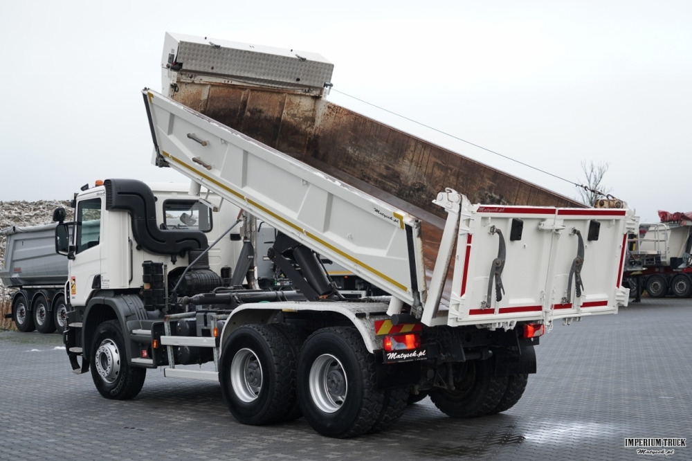 SCANIA P 410 / 6x4 / WYWROTKA DWU-STRONNA / HYDROBURTA / BOARDMATIC / AUTOMAT / EURO 6 - Tipper: picture 4 SCANIA P 410 / 6x4 / WYWROTKA DWU-STRONNA / HYDROBURTA / BOARDMATIC / AUTOMAT / EURO 6 - Tipper: picture 4