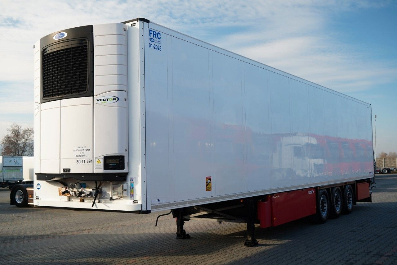 Schmitz Cargobull CHŁODNIA / CARRIER VECTOR 1550 / OŚ PODNOSZONA / - Refrigerator semi-trailer: picture 3 Schmitz Cargobull CHŁODNIA / CARRIER VECTOR 1550 / OŚ PODNOSZONA / - Refrigerator semi-trailer: picture 3