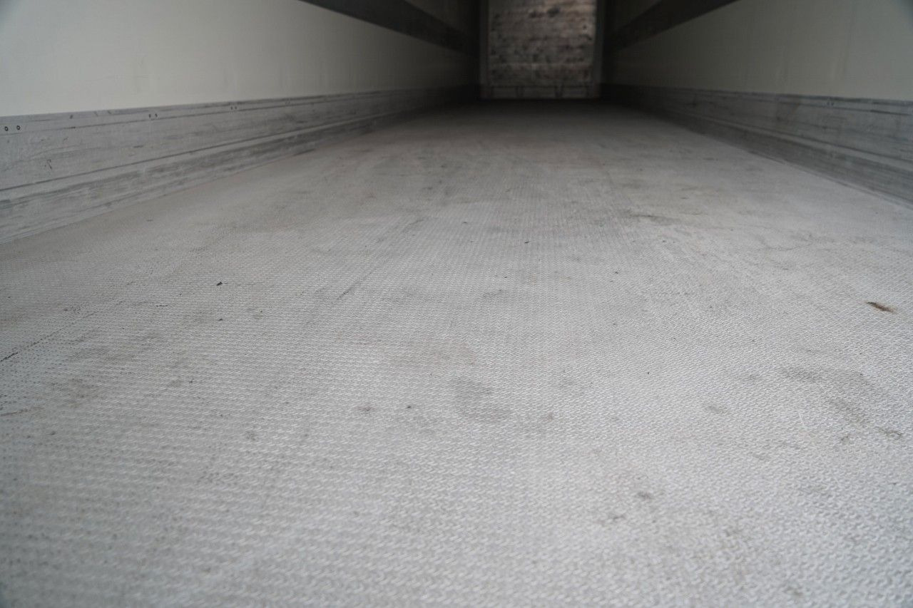 Refrigerator semi-trailer Schmitz Cargobull CHŁODNIA / THERMO KING / HAKÓWKA / OŚ PODNOSZO: picture 19 Refrigerator semi-trailer Schmitz Cargobull CHŁODNIA / THERMO KING / HAKÓWKA / OŚ PODNOSZO: picture 19