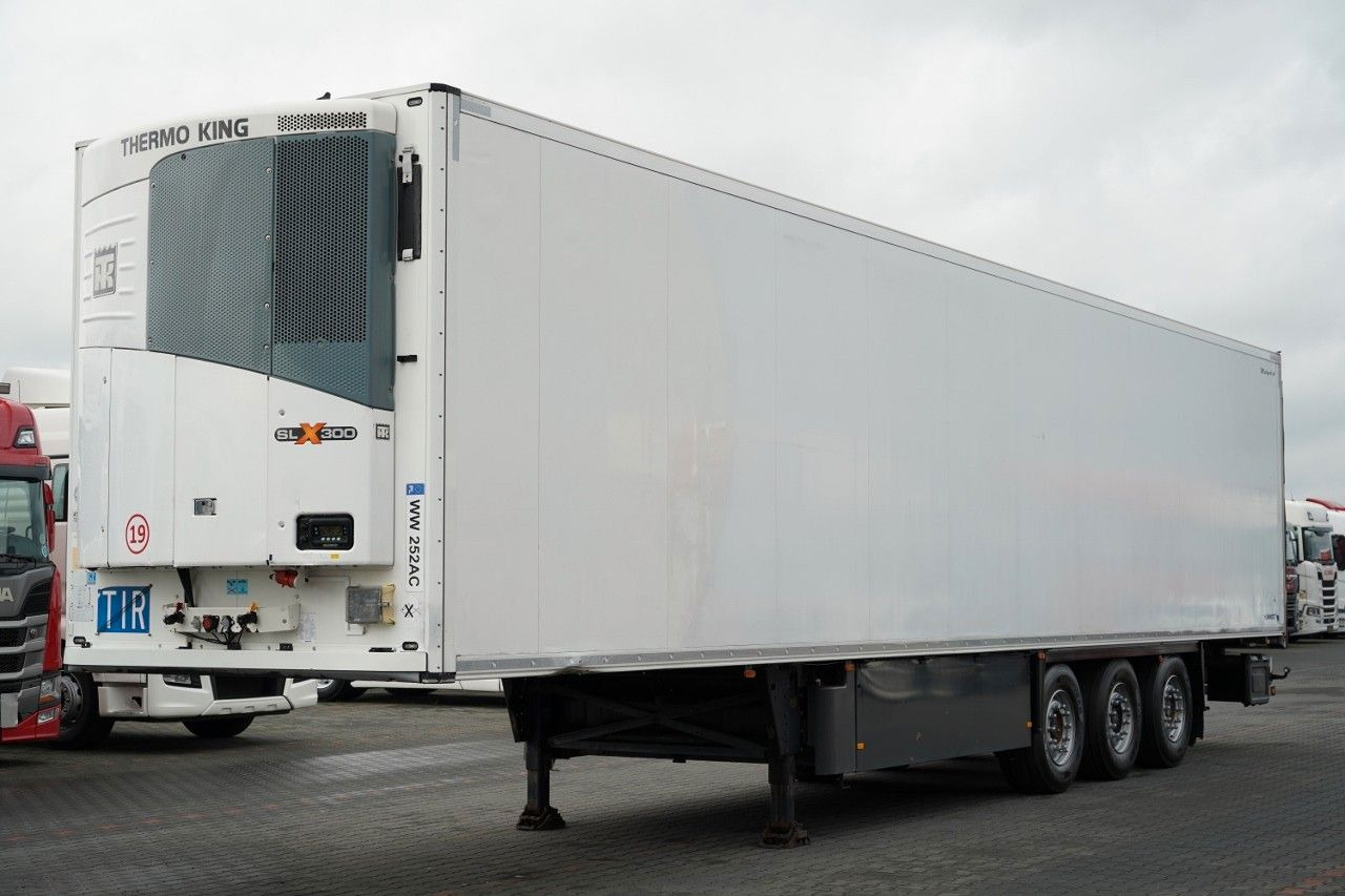 Schmitz Cargobull CHŁODNIA / THERMO KING SLX 300 / HAKÓWKA / HAKOW - Refrigerator semi-trailer: picture 2 Schmitz Cargobull CHŁODNIA / THERMO KING SLX 300 / HAKÓWKA / HAKOW - Refrigerator semi-trailer: picture 2