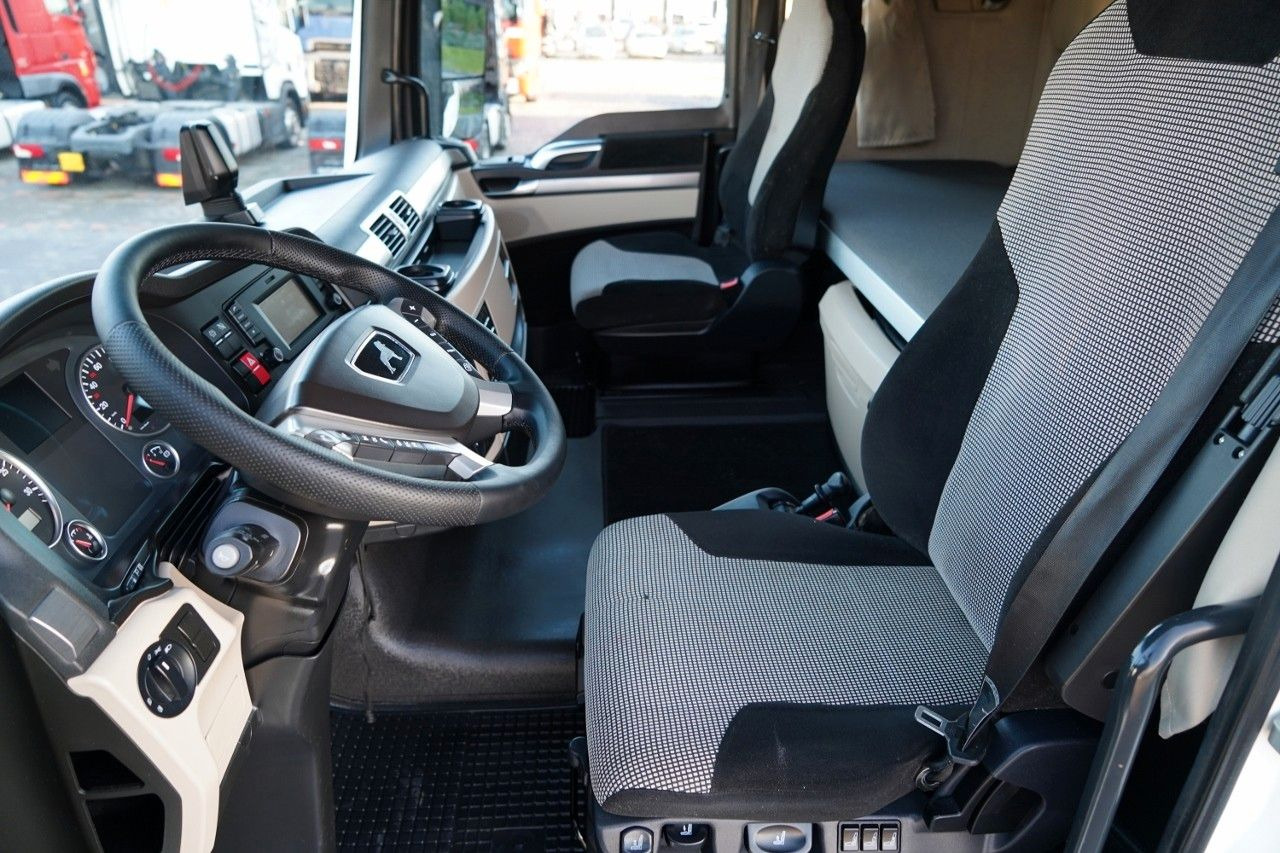 Tractor unit MAN TGX 18. 460 / MEGA / LOWDECK / REGULOWANE SIODŁO: picture 25 Tractor unit MAN TGX 18. 460 / MEGA / LOWDECK / REGULOWANE SIODŁO: picture 25