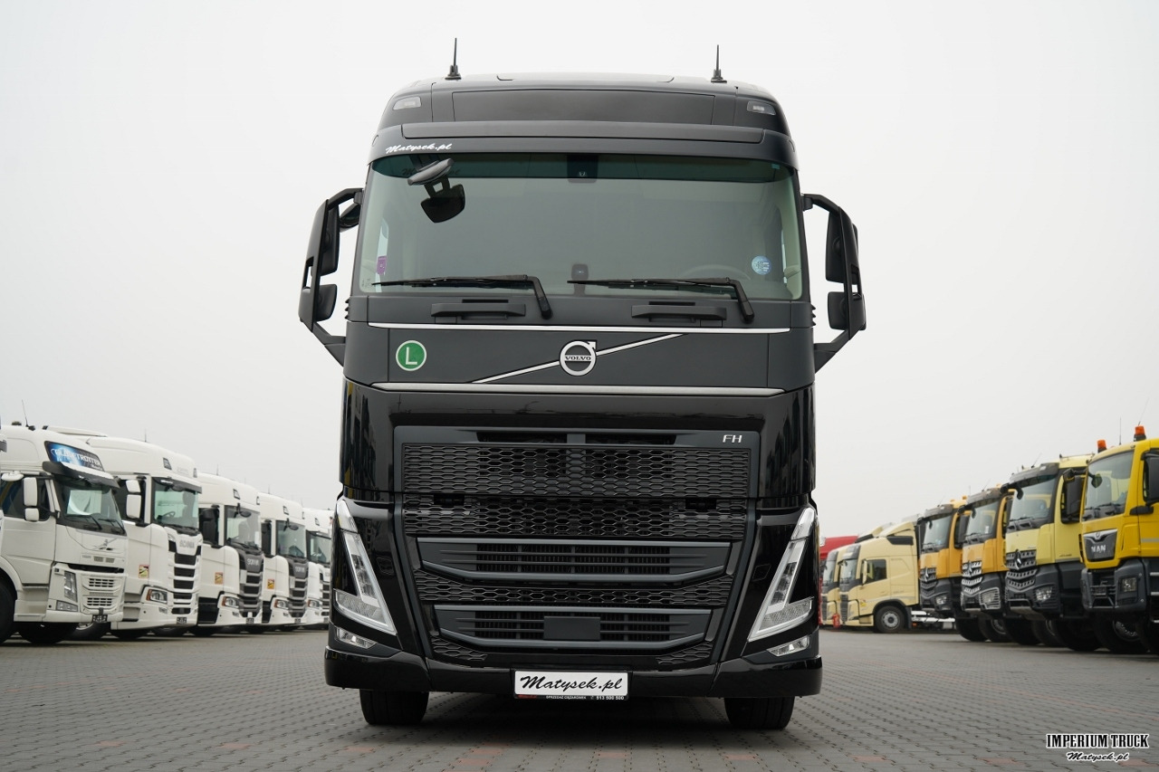 VOLVO FH 500 / XXL / ZESTAW TANDEM PRZEJAZDOWY 120 M3 / 2024 / KLIMATYZACJA POSTOJOWA / ZAWIESIE DOKI DO WÓZKA / OŚ PODNOSZONA / ALUFELGI / PRZYCZEPA WECON / PO KONTRAKCIE SERWISOWYM - Curtain side truck: picture 3 VOLVO FH 500 / XXL / ZESTAW TANDEM PRZEJAZDOWY 120 M3 / 2024 / KLIMATYZACJA POSTOJOWA / ZAWIESIE DOKI DO WÓZKA / OŚ PODNOSZONA / ALUFELGI / PRZYCZEPA WECON / PO KONTRAKCIE SERWISOWYM - Curtain side truck: picture 3