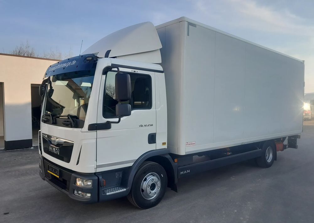 MAN TGL 12.250 NAUKA JAZDY / ELKA / L / MANUAL 8 / - Curtain side truck: picture 4 MAN TGL 12.250 NAUKA JAZDY / ELKA / L / MANUAL 8 / - Curtain side truck: picture 4