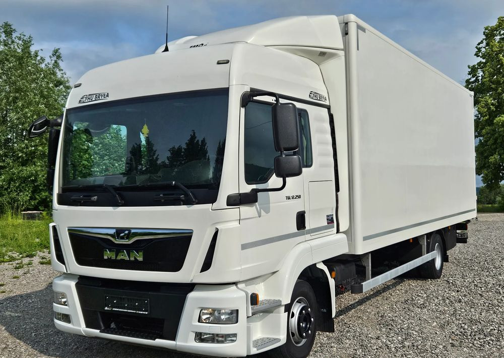 MAN TGL 12.250/KONTENER/IZOTERMA/WINDA/2019R/EURO 6/PEŁEN SERWIS/SPROWADZONY/ZADBANY/JAK NOWY/ KSIĄŻKA SERWISOWA/E6/17 PALET - Box truck: picture 1 MAN TGL 12.250/KONTENER/IZOTERMA/WINDA/2019R/EURO 6/PEŁEN SERWIS/SPROWADZONY/ZADBANY/JAK NOWY/ KSIĄŻKA SERWISOWA/E6/17 PALET - Box truck: picture 1