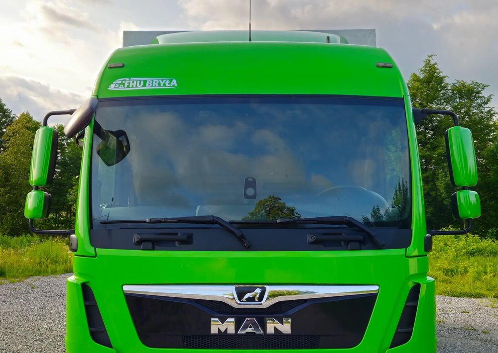 MAN TGL12.250/E6/20PALET/10.2018/SERWISOWANY/NISKI PRZEBIEG/WINDA/FIRANKA//JAK NOWY/SERWISOWANY - Curtain side truck: picture 4 MAN TGL12.250/E6/20PALET/10.2018/SERWISOWANY/NISKI PRZEBIEG/WINDA/FIRANKA//JAK NOWY/SERWISOWANY - Curtain side truck: picture 4