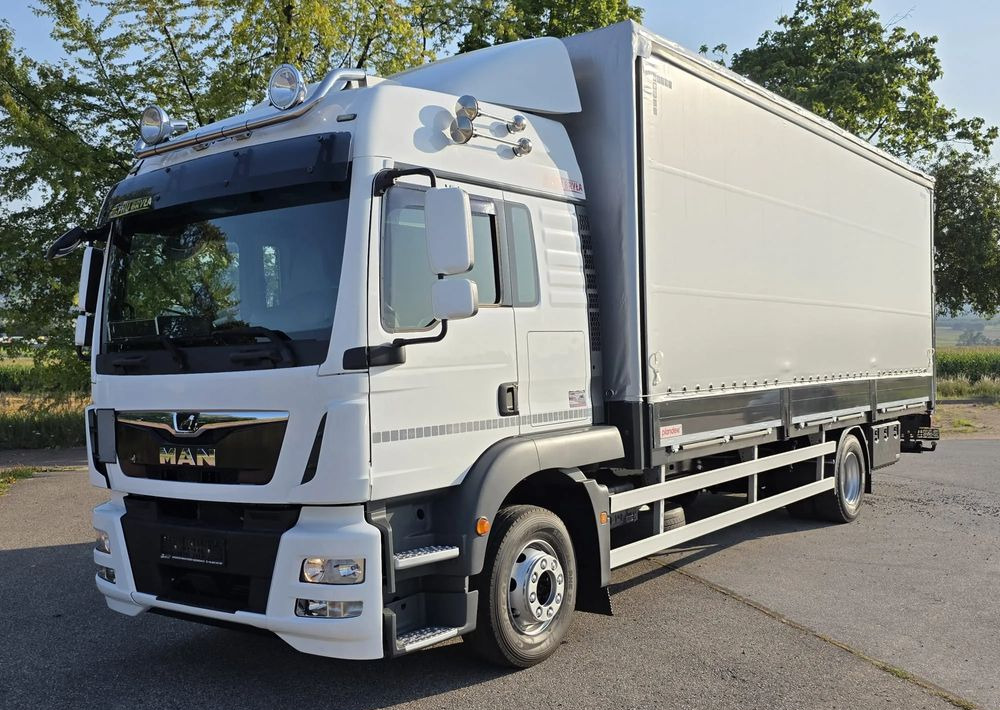 MAN TGM 15.290 / BURTO-FIRANKA / CAŁY NA PODUSZKACH /KLIMA POSTOJOWA / 2018R / NISKI PRZEBIEG / 18 PALET / E6 / JAK NOWY / WINDA / - Curtain side truck: picture 1 MAN TGM 15.290 / BURTO-FIRANKA / CAŁY NA PODUSZKACH /KLIMA POSTOJOWA / 2018R / NISKI PRZEBIEG / 18 PALET / E6 / JAK NOWY / WINDA / - Curtain side truck: picture 1