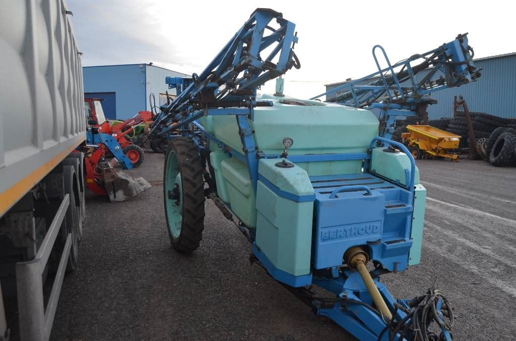 Berthoud Racer 25 - Trailed sprayer: picture 4 Berthoud Racer 25 - Trailed sprayer: picture 4