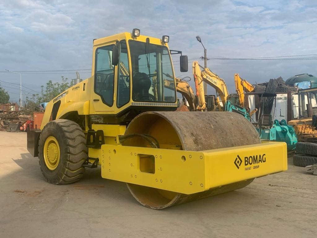 Bomag Shantui BW219DH - Compactor: picture 1 Bomag Shantui BW219DH - Compactor: picture 1