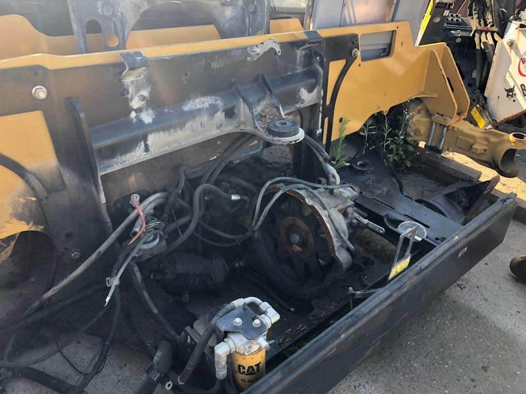 CAT TH 220 B FOR PARTS - Telescopic handler: picture 5 CAT TH 220 B FOR PARTS - Telescopic handler: picture 5