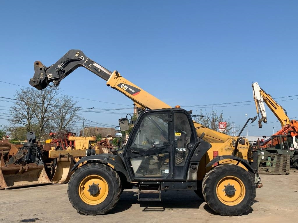 CAT TH 337C - Telescopic handler: picture 5 CAT TH 337C - Telescopic handler: picture 5