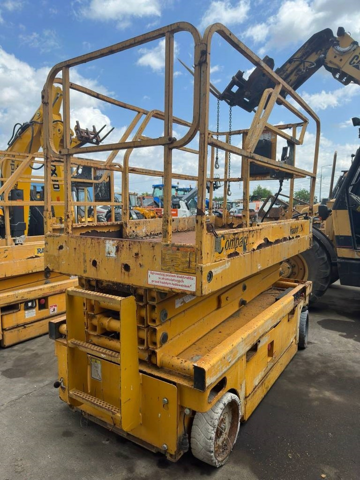 Haulotte Compact 10 - Scissor lift: picture 3 Haulotte Compact 10 - Scissor lift: picture 3