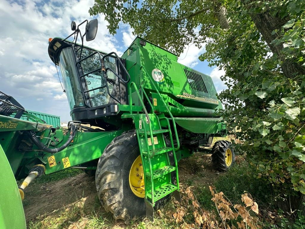 John Deere 1550 CWS - Combine harvester: picture 2 John Deere 1550 CWS - Combine harvester: picture 2