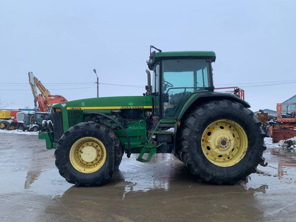 John Deere 8300 - Farm tractor: picture 2 John Deere 8300 - Farm tractor: picture 2