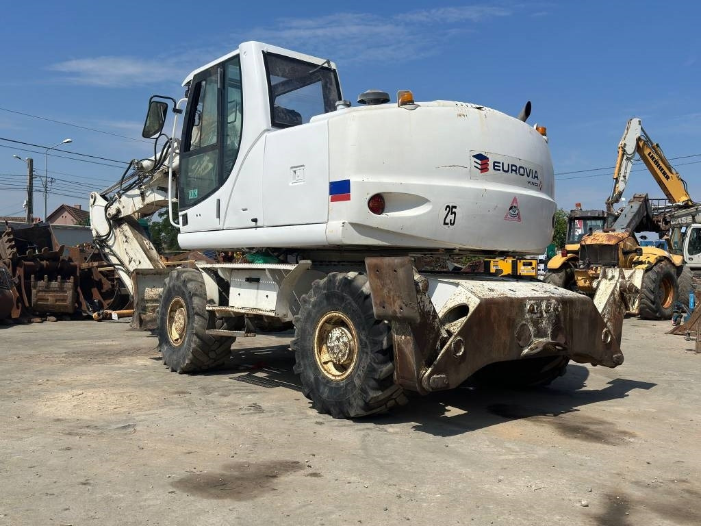 New Holland MH Plus - Wheel excavator: picture 5 New Holland MH Plus - Wheel excavator: picture 5