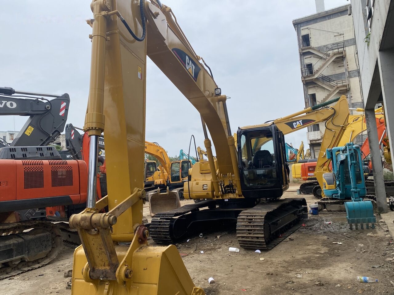 Caterpillar 320CL - Crawler excavator: picture 3 Caterpillar 320CL - Crawler excavator: picture 3