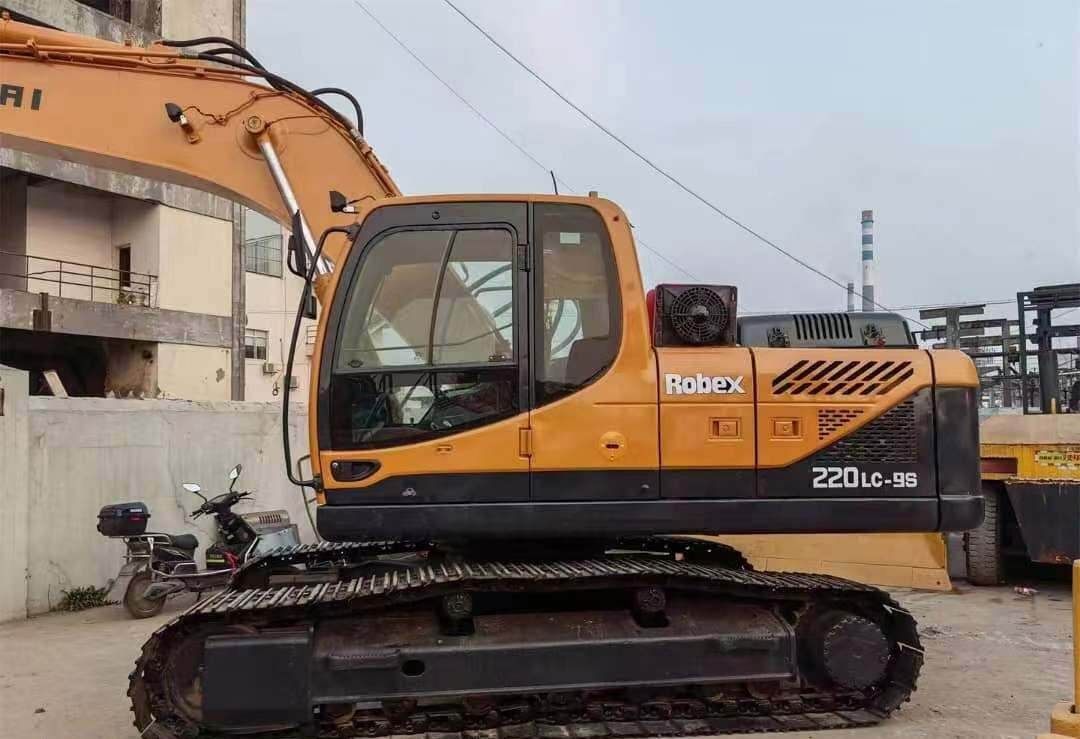 Hyundai R220LC-9S - Crawler excavator: picture 4 Hyundai R220LC-9S - Crawler excavator: picture 4