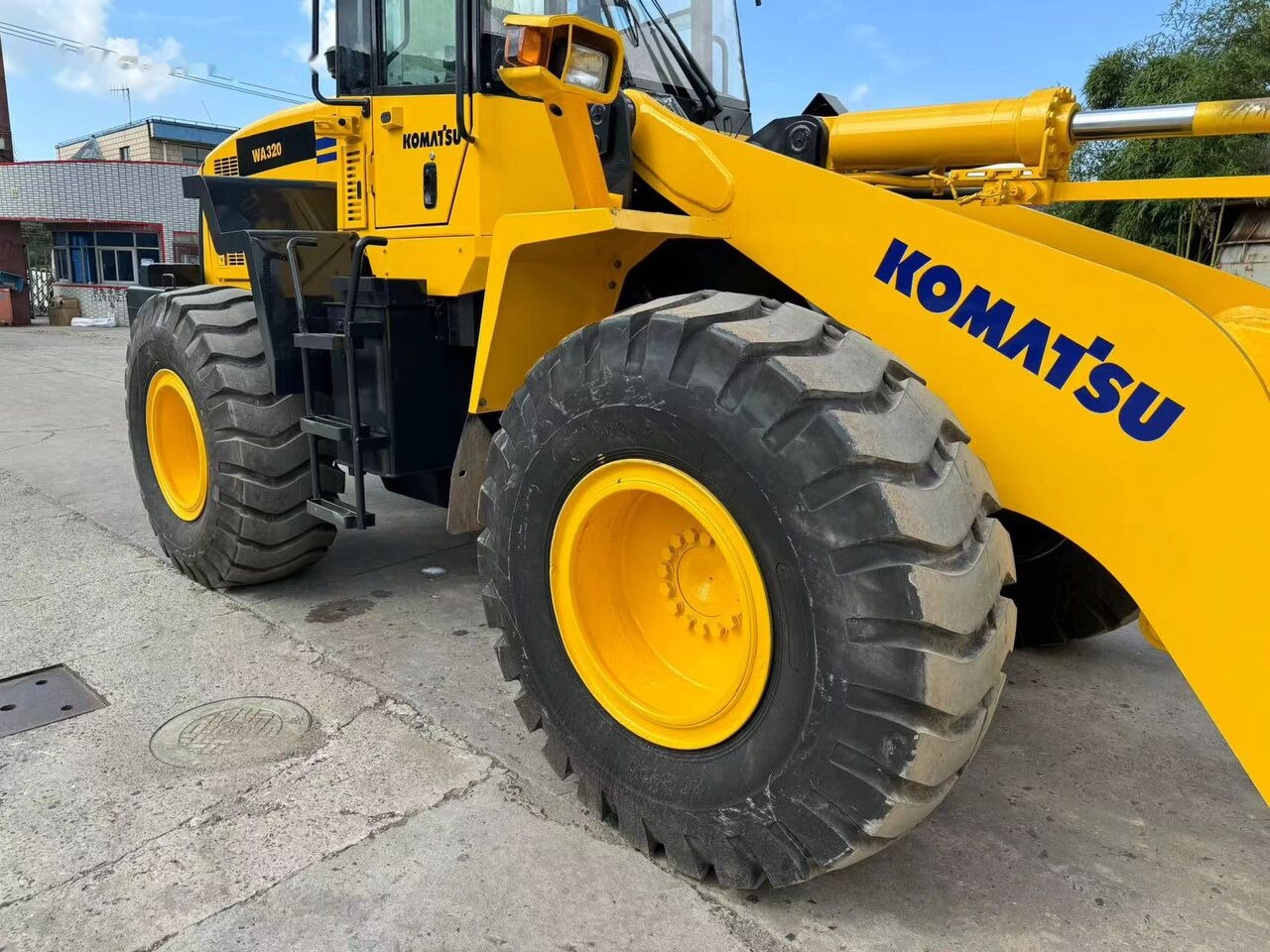 Komatsu WA320-5 - Wheel loader: picture 1 Komatsu WA320-5 - Wheel loader: picture 1