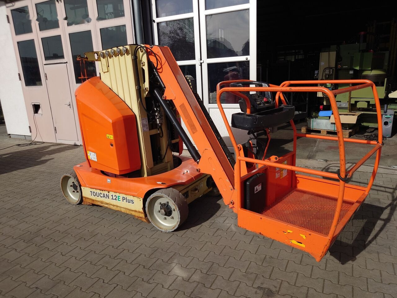 Vertical mast lift JLG TOUCAN 12E PLUS: picture 9