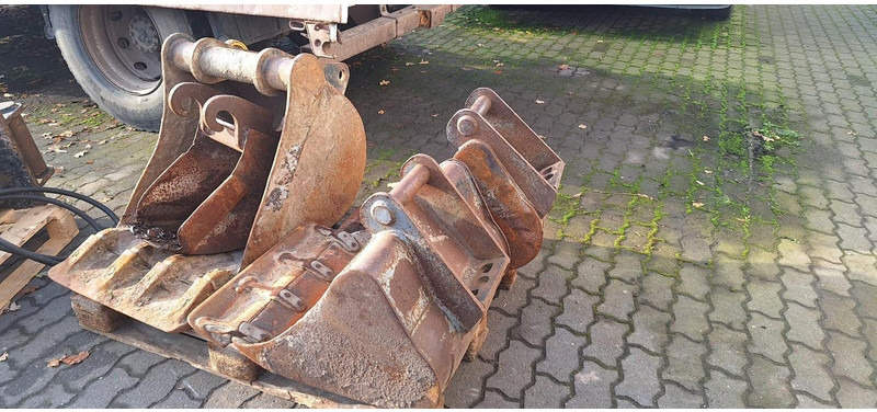 Kubota Löffel für Minibagger - Bucket for Excavator: picture 3 Kubota Löffel für Minibagger - Bucket for Excavator: picture 3
