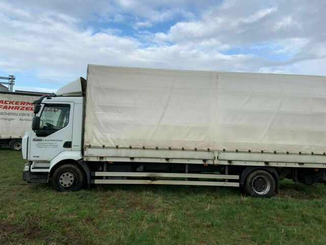 Renault 44A - Curtain side truck: picture 3 Renault 44A - Curtain side truck: picture 3