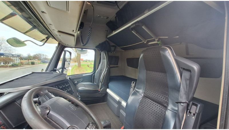 Tractor unit Volvo FH 540 8x4: picture 7