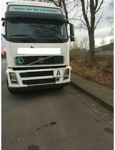 Volvo FH12-420 G.Haus 2xBett Klima Schaltgetriebe Reta - Hook lift truck: picture 3 Volvo FH12-420 G.Haus 2xBett Klima Schaltgetriebe Reta - Hook lift truck: picture 3