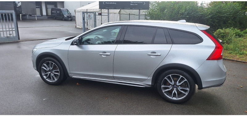 Volvo V60 Cross Country Summum AWD - Estate car: picture 2 Volvo V60 Cross Country Summum AWD - Estate car: picture 2