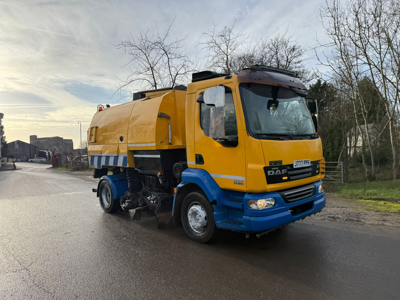 2010 DAF LF 55.220 Road Sweeper - Dropside/ Flatbed truck: picture 4 2010 DAF LF 55.220 Road Sweeper - Dropside/ Flatbed truck: picture 4