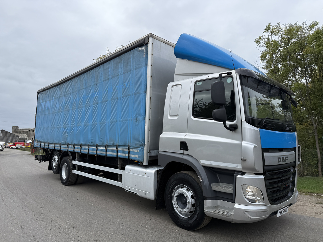 2015 DAF CF 330 Curtainside Truck - Curtain side truck: picture 4 2015 DAF CF 330 Curtainside Truck - Curtain side truck: picture 4