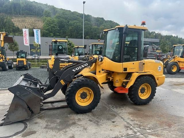 Volvo L 30 G - Wheel loader: picture 1 Volvo L 30 G - Wheel loader: picture 1